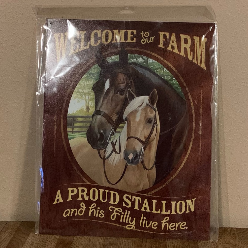 Tin horse sign